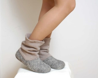 Womens slipper boots in grey and beige - maternity sleepware - natural wool womens house shoes