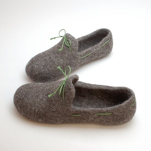 Men felt slipper loafers gray with green laces - handmade natural organic wool house shoes