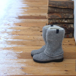 Felt boots natural gray black felted winter wool boot valenki Black