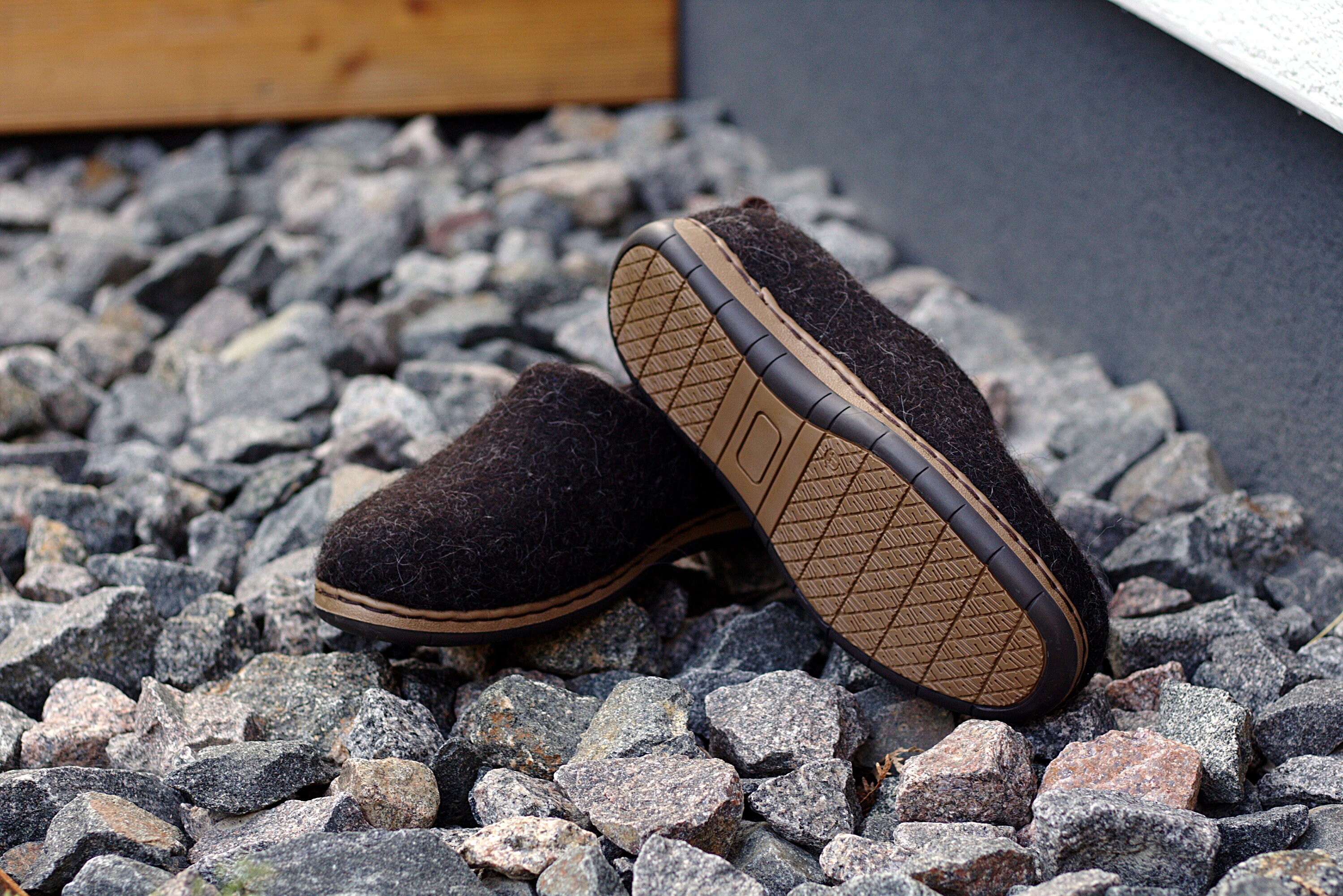 Felt wool outdoor shoes in dark brown with flexible rubber Felt wool outdoor shoes in dark brown with flexible rubber
