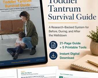 Puede incluir: Una tableta digital que muestra la Toddler Tantrum Survival Guide, un sistema basado en investigaciones para padres. La pantalla muestra a un padre y un niño, mientras que las páginas impresas detallan la gestión de rabietas y cinco herramientas.