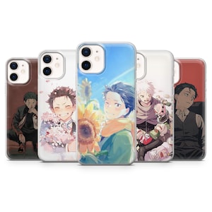 Könnte beinhalten: Eine Sammlung von fünf Handyhüllen mit Illustrationen im Anime-Stil. Die Hüllen zeigen verschiedene Charaktere in unterschiedlichen Posen und Umgebungen, mit leuchtenden Farben und detaillierten Kunstwerken. Jede Hülle hat eine transparente Schutzhülle.