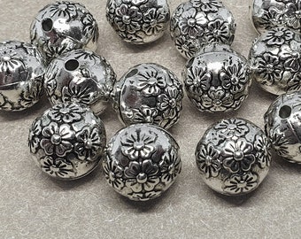 10pc 13mm Acrylic Beads  with flowers Round Plastic Beads with black patina antique silwer grey lightweights shimmer