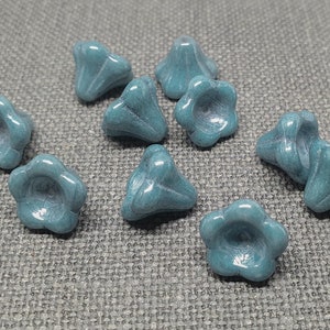 10pc Baby blue primrose flowers 11x13mm Opaque Glass Five Petals Picasso Luster 03000 / 14464