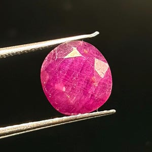 Rubis naturel facetté – Pierre de naissance de juillet, ingrédient pour la création de bijoux, gemme précieuse étincelante