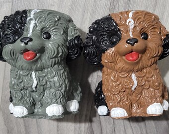 Handgemaakte, beschilderde cementen bloempotten in de vorm van een hond • Schattige poedelpuppy bloempotten voor vetplanten