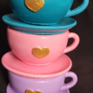Vaso a forma di tazza da tè in cemento pastello dipinto a mano con cuore dorato, mini vaso per piante grasse