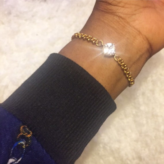 Circular Gold Bracelet Quartz Bracelet Delicate Chain Bracelet Gold Gold Clear Quartz Central Jewel Bracelet 18ct Gold Chain Bracelet