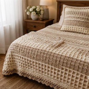 Patrón de manta de cama rústica de ganchillo estilo granja / Fundas de cojín con punto gofre y punto musgo (descarga en PDF)