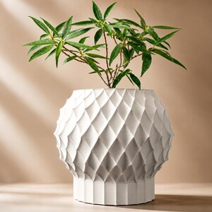 Geometrisch skulpturaler Übertopf | Facettierter Sukkulenten Topf | 3D gedruckter Bonsai Pflanzer | Moderner Innenpflanztopf | Japandi Dekor