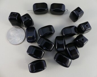 Vintage small rounded rectangle black plastic bead - 40 pcs. 13 x 20 mm.