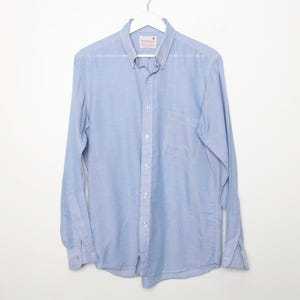 vintage 1970s CHAMBRAY men&#39;s contrast white stitch button down shirt -- size LARGE