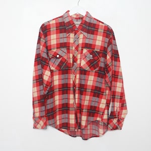 vintage FLANNEL shirt RED, blue and cream 1960s 70s men&#39;s oversize flannel soft perfectly worn in TWIN peaks flannel Seattle button up