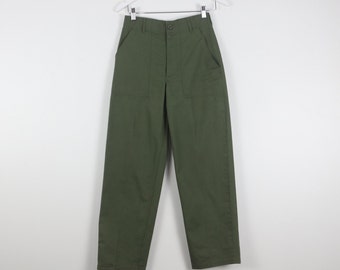 vintage MILITARY cargo style 1970s 80s olive green vintage pants -- size 27x28