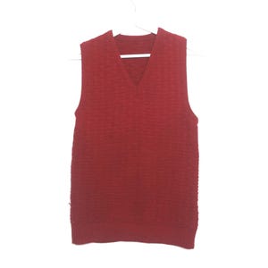 vintage MAROON plum colored vintage MEN&#39;S textured v-neck 1960s red mid-century vintage sweater vest -- size small/medium -- FREE shipping