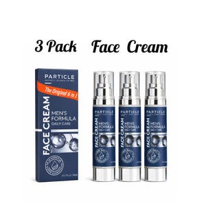 K&ouml;nnte beinhalten: Ein Dreierpack Gesichtscreme f&uuml;r M&auml;nner. Das Bild zeigt drei silberne Pumpflaschen und eine marineblaue Schachtel. Auf der Schachtel und den Flaschen steht "Particle" und "Men's Formula Daily Care". Auf der Schachtel steht auch "The Original 6 in 1".