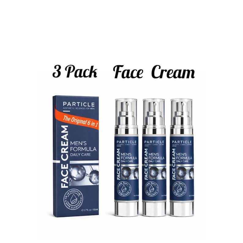 K&ouml;nnte beinhalten: Ein Dreierpack Gesichtscreme f&uuml;r M&auml;nner. Das Bild zeigt drei silberne Pumpflaschen und eine marineblaue Schachtel. Auf der Schachtel und den Flaschen steht "Particle" und "Men's Formula Daily Care". Auf der Schachtel steht auch "The Original 6 in 1".
