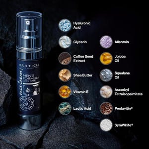 K&ouml;nnte beinhalten: Eine dunkelblaue Particle Men's Formula Gesichtscreme-Flasche mit transparentem Deckel. Das Etikett listet Inhaltsstoffe wie Hyalurons&auml;ure, Sheabutter und Vitamin E auf. Der Hintergrund ist dunkel mit Zutatenillustrationen.