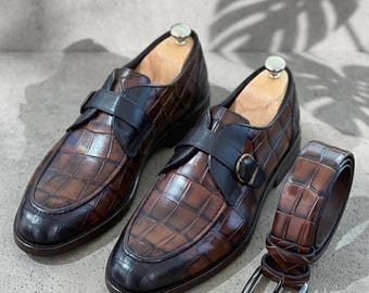 Sapatos masculinos de couro de bezerro marrom escuro com fivela, textura de crocodilo, calçados formais sob medida.