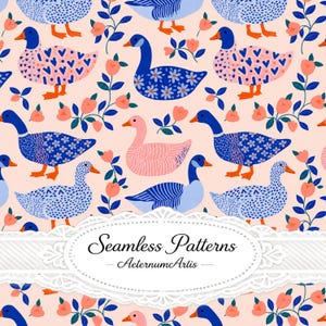 Pode incluir: Um padrão repetitivo num fundo rosa claro com vários patos em tons de azul, rosa e branco, intercalados com pequenas flores cor de laranja e folhas verdes. Uma etiqueta branca com rebordo de renda exibe o texto Seamless Patterns AeternumArtis.