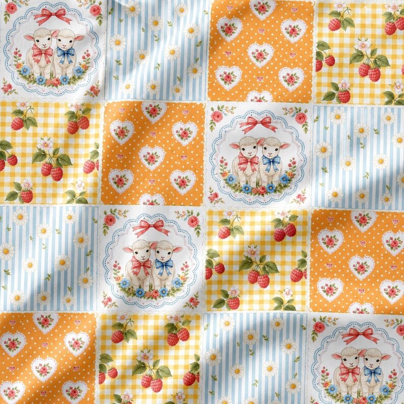 Puede incluir: Una tela de patchwork con cuadrados repetitivos que muestran ilustraciones de dos corderos con lazos, cuadros vichy amarillos y blancos con frambuesas, fondos naranjas con corazones y rosas blancos, y rayas azul claro con margaritas blancas.