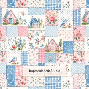 Può includere: Un motivo in tessuto patchwork con quadrati alternati in azzurro e rosa. I disegni includono illustrazioni di piccole case, fienili, uccelli azzurri, farfalle e motivi floreali. Alcuni quadrati presentano quadretti, pois o piccoli fiori. Il testo riporta ImpressioArtisStudio.