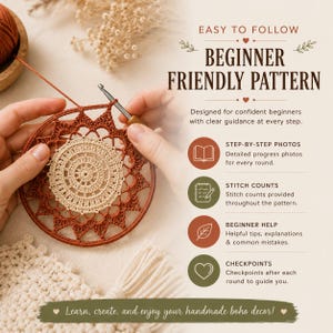 Może przedstawiać: Przewodnik po wzorze szydełkowym z okrągłym wzorem mandali z przędzy w kolorze rdzawym i kremowym. Tekst brzmi: EASY TO FOLLOW BEGINNER FRIENDLY PATTERN, Designed for confident beginners with clear guidance at every step, STEP-BY-STEP PHOTOS, STITCH COUNTS, BEGINNER HELP, CHECKPOINTS, oraz Learn, create, and enjoy your handmade boho decor!