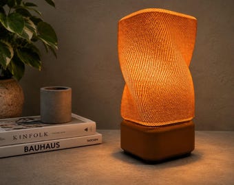 Lámpara de mesilla moderna: luz de acento con malla retorcida para escritorio o mesita de noche.