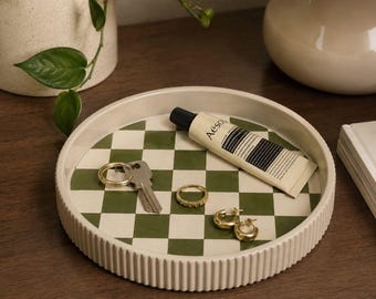 Round Checkerboard Tray – Green Checkered Trinket Dish for Entryway or Nightstand