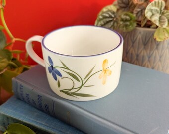 Keramikbecher von Lillian Vernon, Blumenmotiv und kobaltblauer Rand, ca. 1980er-90er Jahre