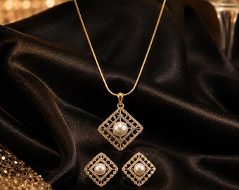Perlenkette und Ohrringe Set | Minimalistischer Schmuck | Geschenk für sie | Goldanhänger-Set
