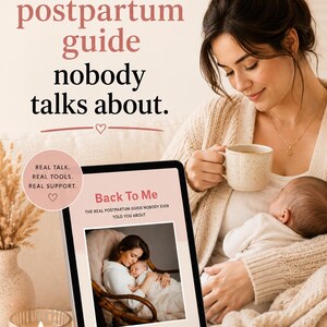 Puede incluir: Una mujer sosteniendo un bebé y una taza, con una tableta que muestra el libro "Back To Me: The Real Postpartum Guide Nobody Ever Told You About." También se ve el texto "The postpartum guide nobody talks about".