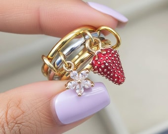 Conjunto de anillos con dije de fresa Y2K, anillos apilables de oro, lindo anillo de flor de fruta, joyería indie de acero inoxidable, regalo para mujer.