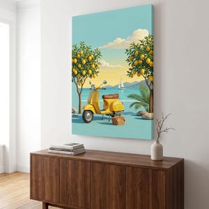 Könnte beinhalten: Leinwanddruck mit einem gelben Roller neben Zitronenbäumen an einem Strand. Das Kunstwerk zeigt einen blauen Himmel, das Meer und ein Segelboot. Ein Picknickkorb steht in der Nähe des Rollers, und die Bäume sind mit gelben Zitronen beladen.
