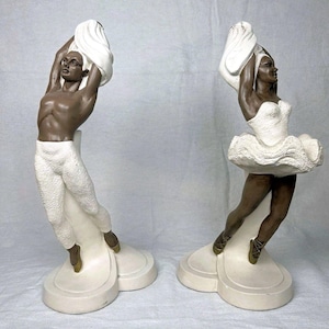 Conjunto de estatuas de bailarinas de ballet de Devonware Chalkware vintage de la década de 1950. Canadá. LEER