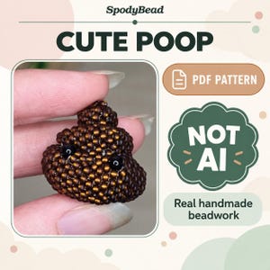Puede incluir: Una figura de cuentas marrones con forma de espiral y dos pequeños ojos de cuentas negras. La imagen incluye el texto SpodyBead, CUTE POOP, PDF PATTERN, NOT AI y Real handmade beadwork. El objeto está hecho de pequeñas cuentas marrones metálicas.