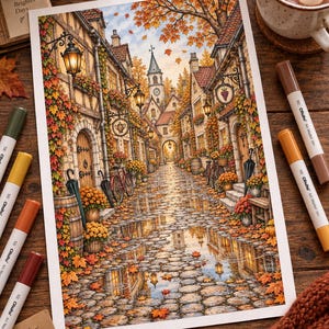 Puede incluir: Una ilustraci&oacute;n detallada de una calle empedrada en un pueblo europeo durante el oto&ntilde;o, con edificios de piedra, letreros colgantes, bicicletas y follaje naranja. La escena incluye una calle mojada con reflejos y una torre de reloj.