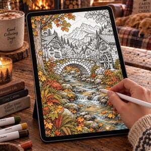 Puede incluir: Una tableta digital que muestra una p&aacute;gina para colorear detallada de un puente de piedra sobre un arroyo, rodeado de follaje oto&ntilde;al y casas. La pantalla muestra un paisaje monta&ntilde;oso con &aacute;rboles y una rueda hidr&aacute;ulica. Un l&aacute;piz &oacute;ptico.