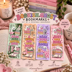 Puede incluir: Un conjunto de cuatro marcapáginas rectangulares con ilustraciones de fantasmas, pilas de libros y motivos florales. Cada marcapáginas muestra texto que incluye Read More Happier Days, A Brighter Day With Books, Read More Good Books y Just One More Chapter.