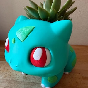Vaso Bulbasaur per Piante Grasse, Fioriera Pokémon Stampata in 3D, Porta Piante Succulente, Idea Regalo Nerd, Arredo Casa Ufficio, Fioriera