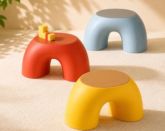 Set of 3 Kids Step Stool Rainbow Plastic Foot Stool Modern Childrens Seat Nursery Bathroom Helper Stool Playroom Furniture