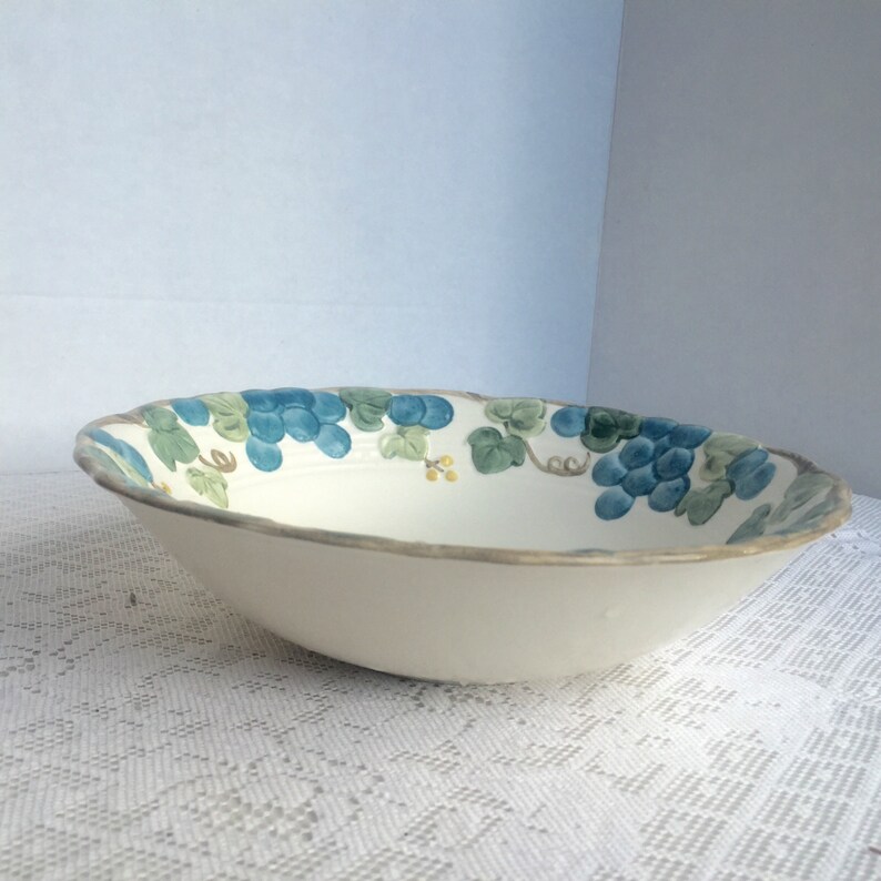 Metlox Pottery Poppytrail Sculpted Grape Serving Bowl Ceramic Vegetable Bowl Vintage Mid Century White and Light Blue Fruit Bowl