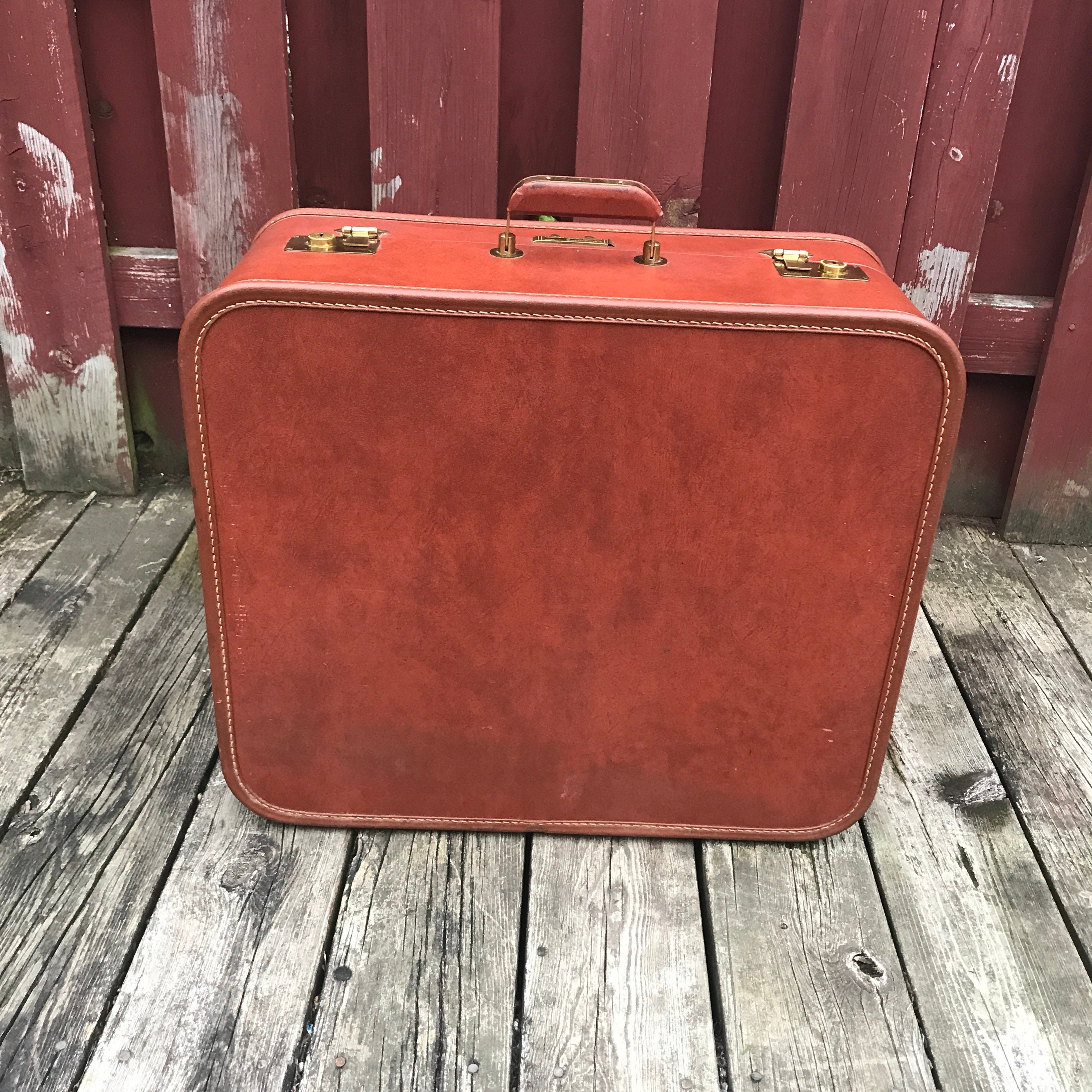 Vintage Lady Baltimore Suitcase / Hard 