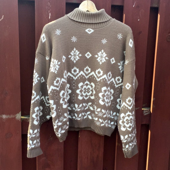 Items similar to Vintage 80s Women's Sweater Brown and White / Floral ...