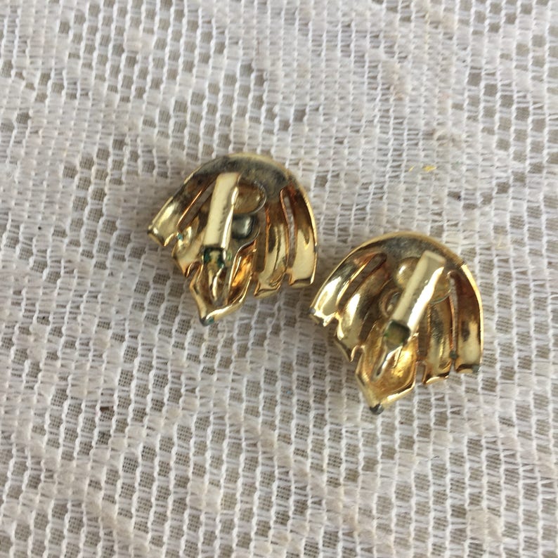 SaleVintage Fan Shaped Coro Clip On Earrings / Vintage | Etsy