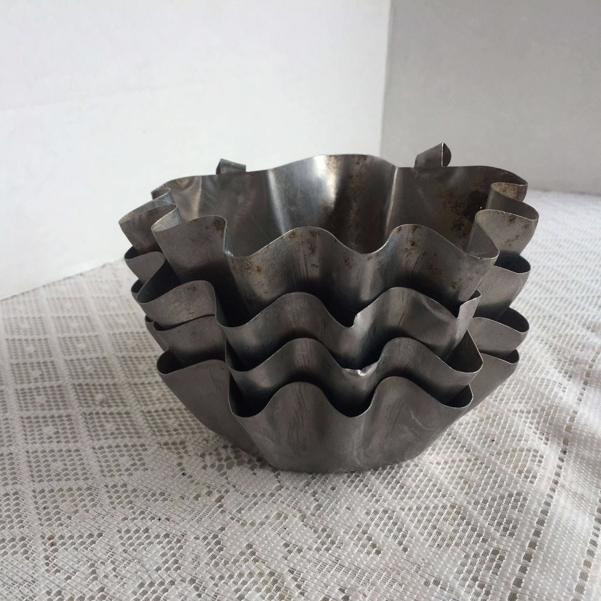 Tin Pastry Molds / Vintage Starburst Baking Molds / Rustic