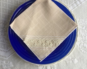 Vintage Cloth Napkin Set / Hand Embroidered Lace Tea Napkins / Tan Eggshell Linen Napkins