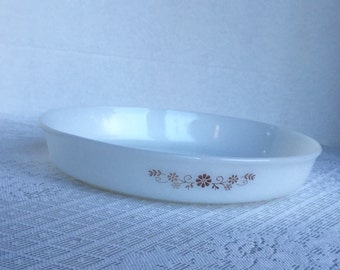 Vintage Dynaware PyroRey Daisy Casserole Milk Glass Ovenware