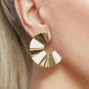18k Gold Plated Wavy Hoop Earrings | Waterproof & Sweatproof Tarnish Free Fan Shaped Hoops | Hypoallergenic Statement Jewelry for Women