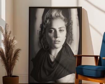 Plakat Lady Gagi | Czarno-biała grafika ścienna z muzyką | Wydruk fotograficzny z ikoną popu | Monochromatyczna dekoracja sypialni | Prezent dla małego potwora